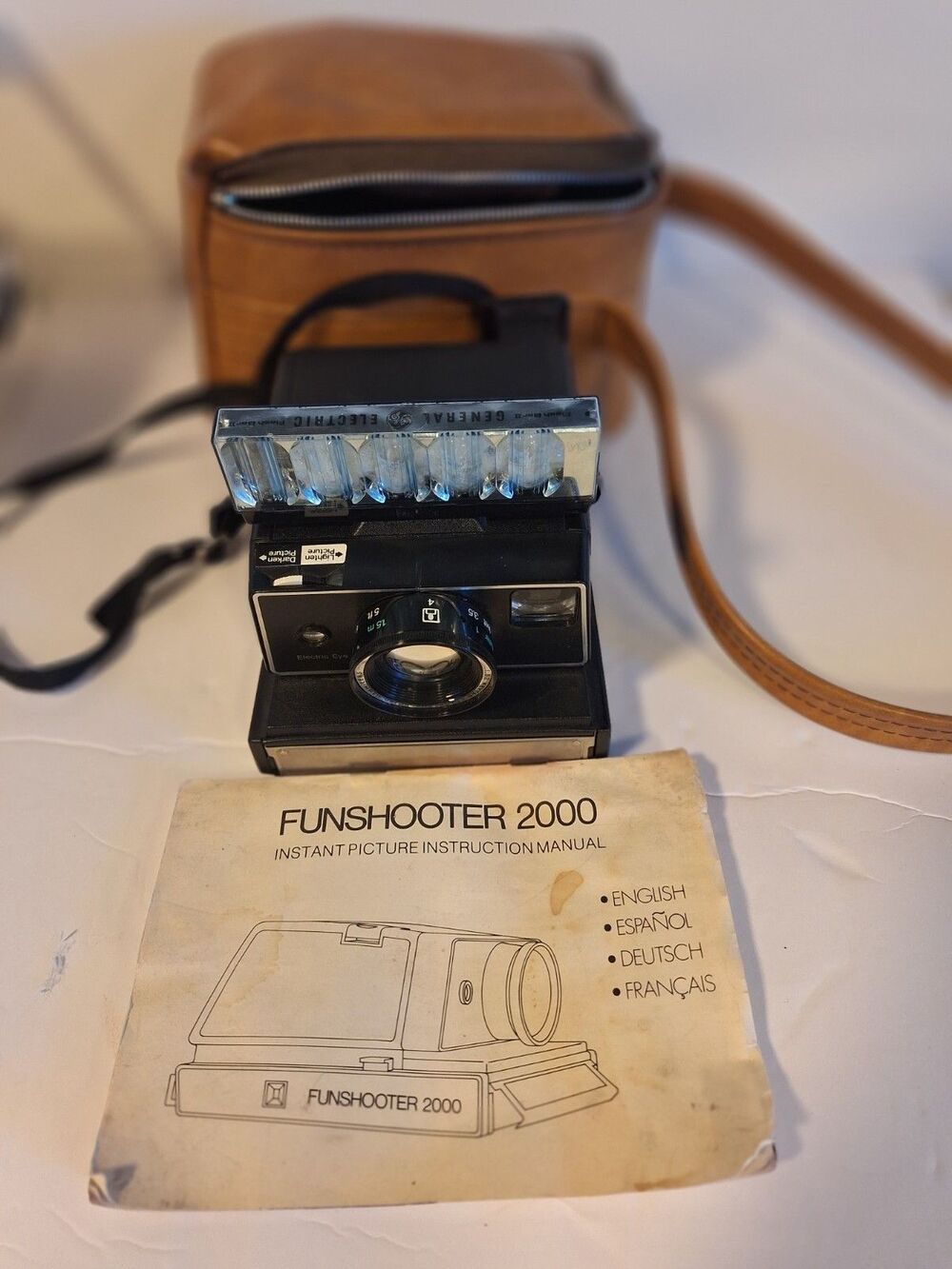 VTG Berkey Funshooter 2000 Camera With Case, Flash & Booklet Untested